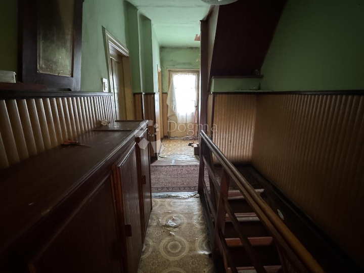 Kuća u Lokvama za adaptaciju -  prilika za dom po vašoj mjeri