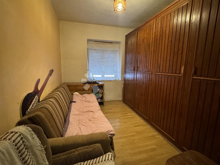 Kuća u Lokvama za adaptaciju -  prilika za dom po vašoj mjeri