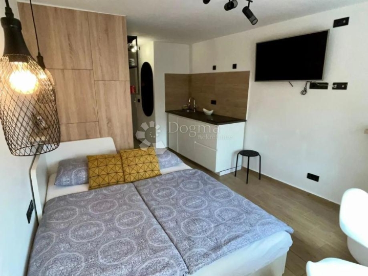 Crikvenica, centar, novouređena kamena kuća,100 m od plaže!