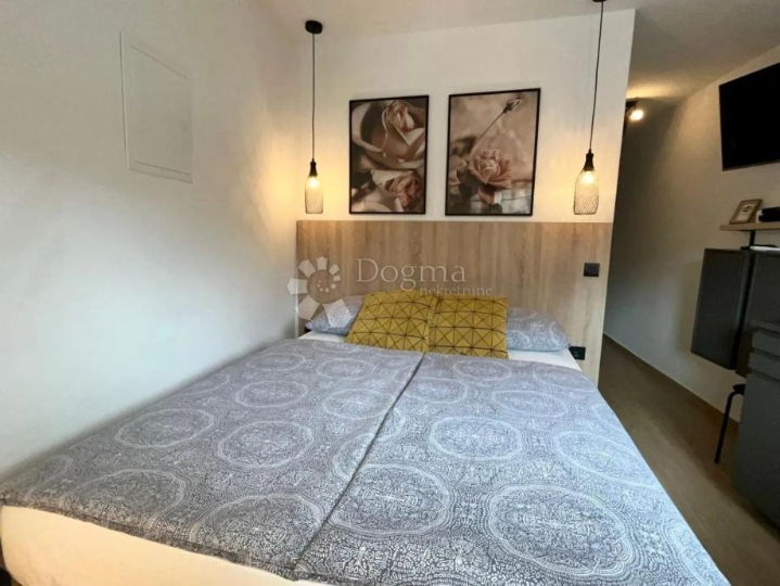 Crikvenica, centar, novouređena kamena kuća,100 m od plaže!