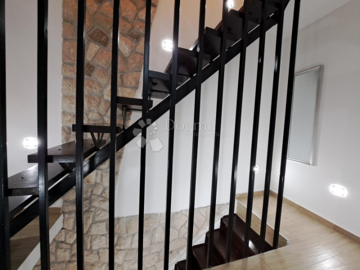 Crikvenica, centar, novouređena kamena kuća,100 m od plaže!