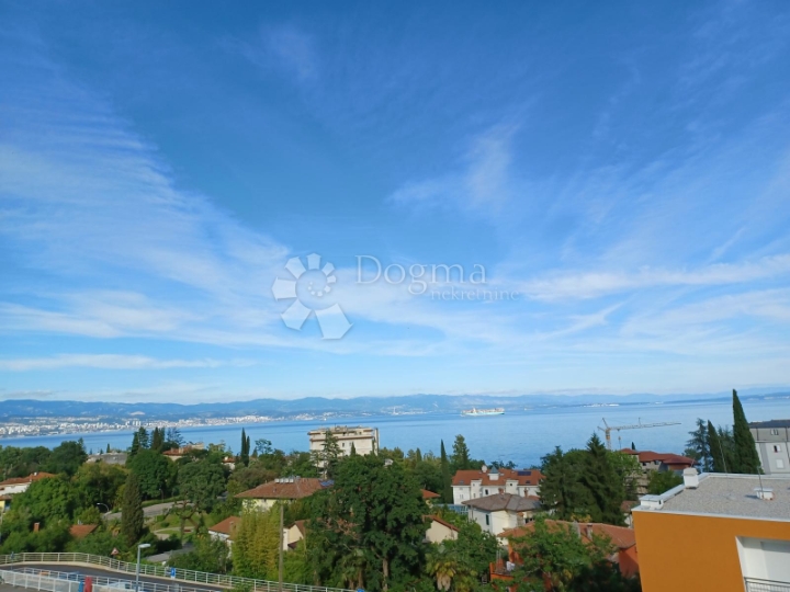 Lovran, stan na top lokaciji s pogledom na more!