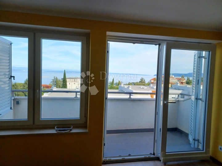 Lovran, stan na top lokaciji s pogledom na more!