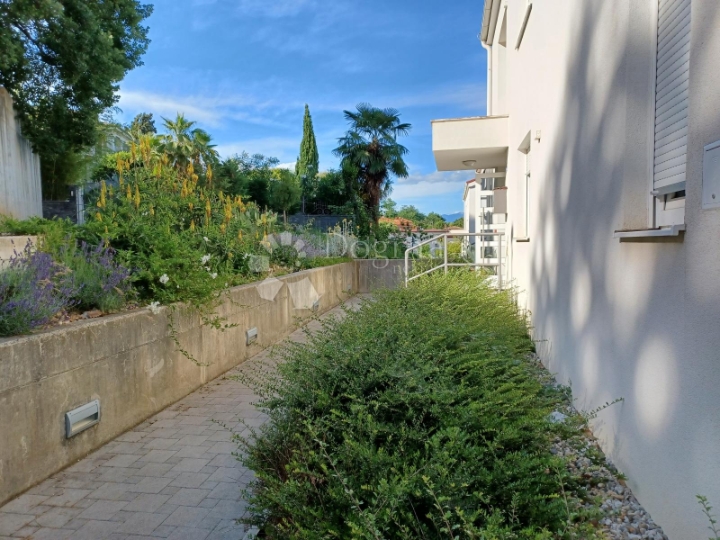 Lovran, stan na top lokaciji s pogledom na more!