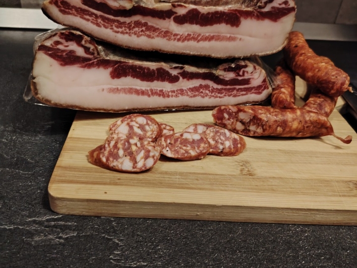 Slavonska slanina i kobasice