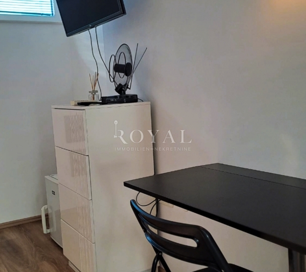 Iznajmljuje se garsonijera – Vežica