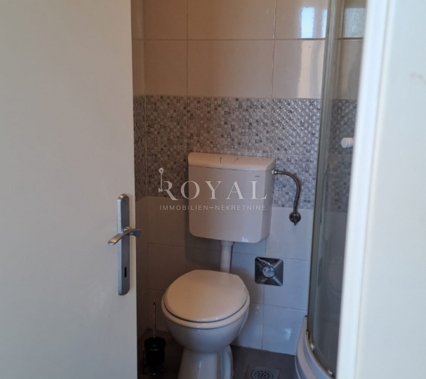 Iznajmljuje se garsonijera – Vežica