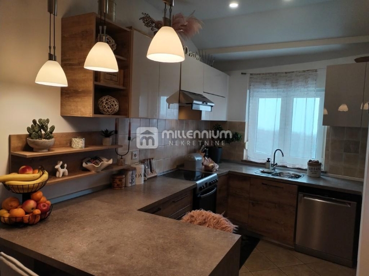 Marinići, 81.30m2, 3S+DB s balkonom i parkingom