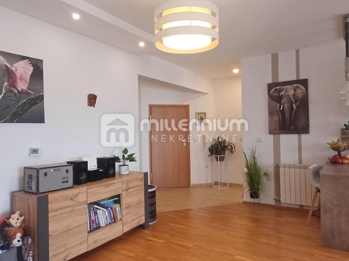 Marinići, 81.30m2, 3S+DB s balkonom i parkingom