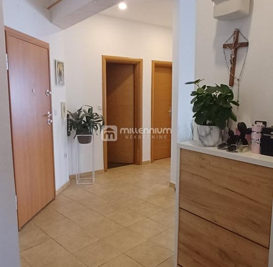 Marinići, 81.30m2, 3S+DB s balkonom i parkingom