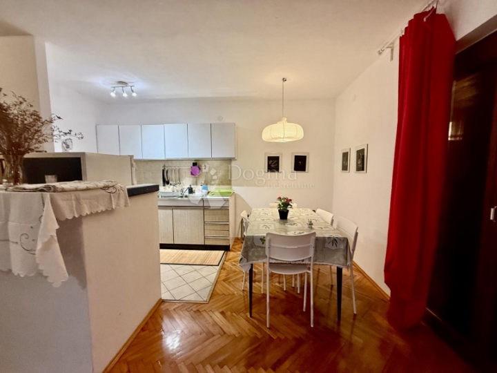 Kuća Njivice, svega 200 metara od mora