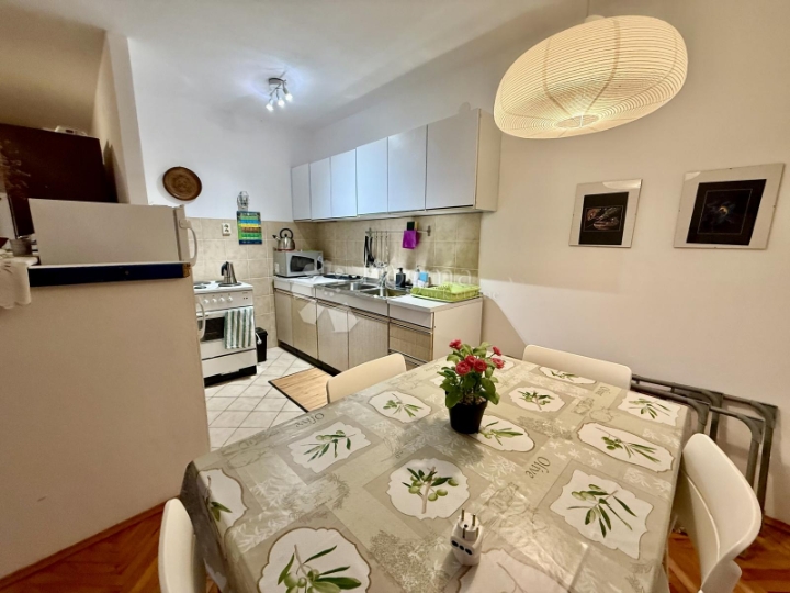 Kuća Njivice, svega 200 metara od mora