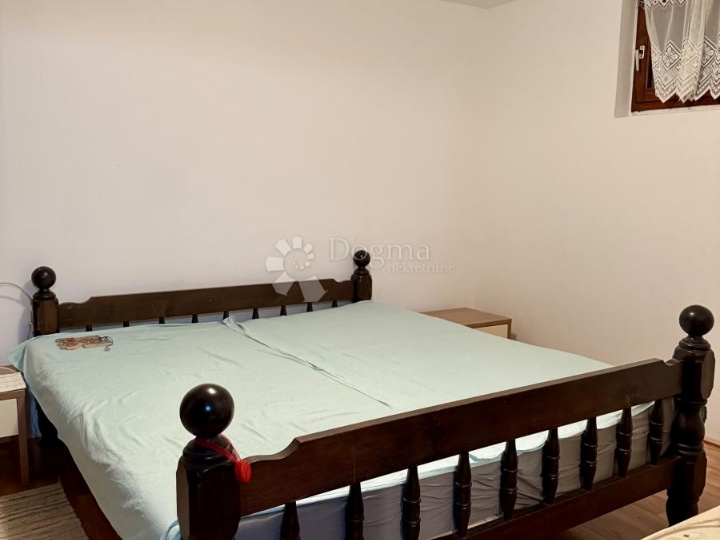 Kuća Njivice, svega 200 metara od mora