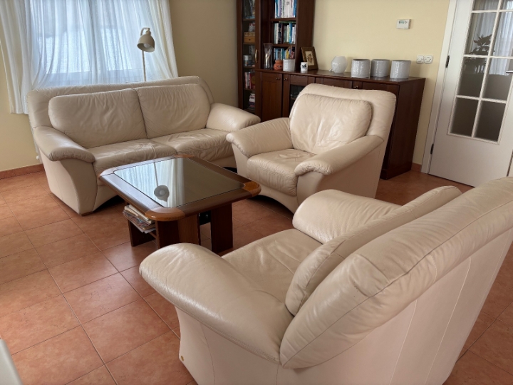 Kožna sjedeća garnitura