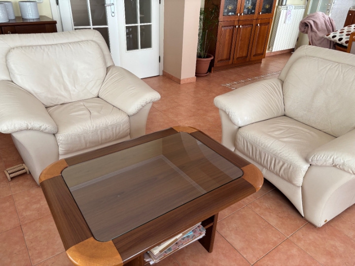 Kožna sjedeća garnitura