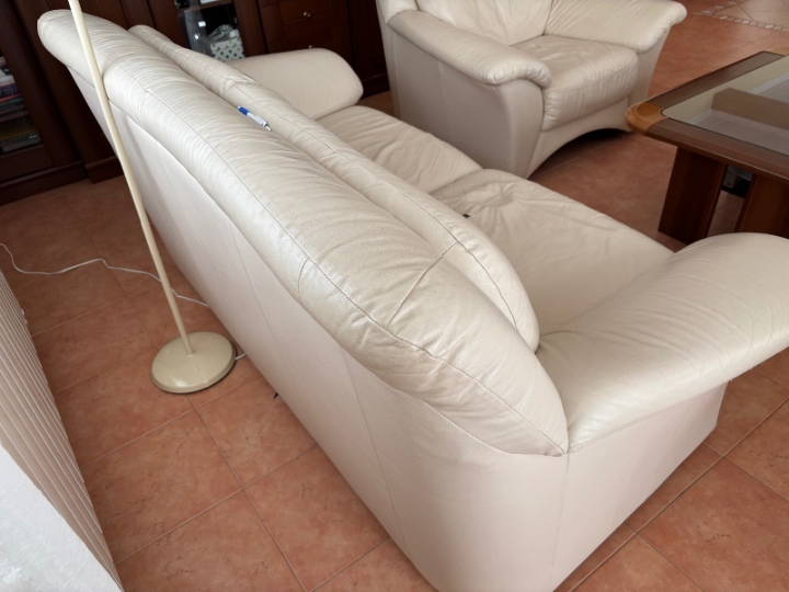 Kožna sjedeća garnitura