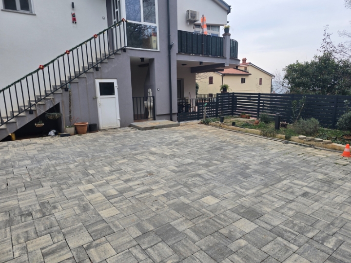 Stan na Pobrima iznajmljujem