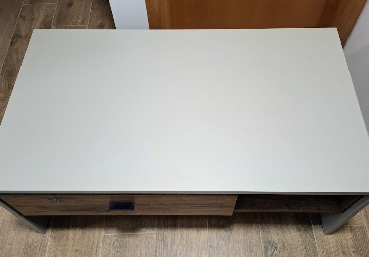 Stolić za dnevni boravak