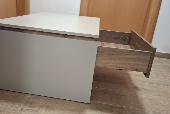 Stolić za dnevni boravak