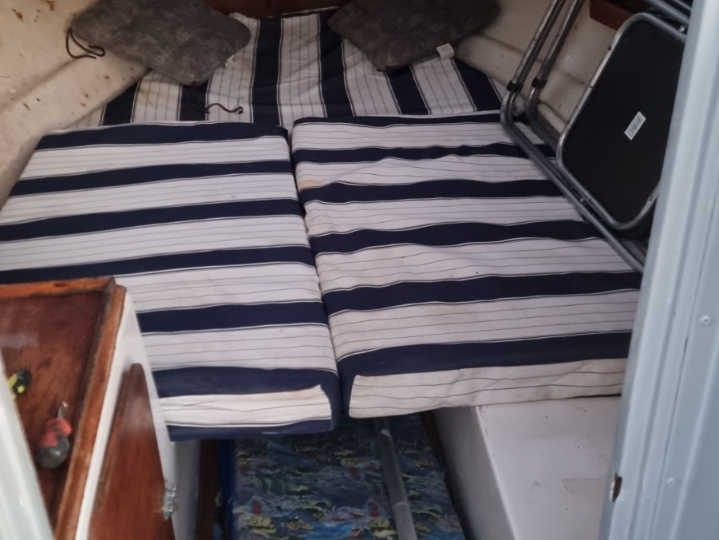 Gliser s motorom Honda 90