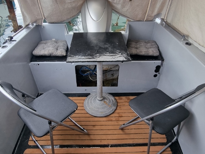 Gliser s motorom Honda 90