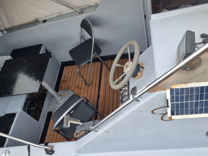 Gliser s motorom Honda 90