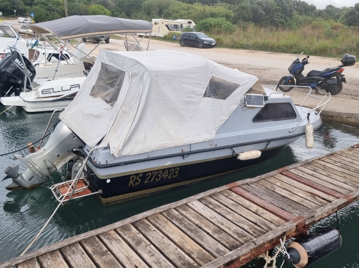 Gliser s motorom Honda 90