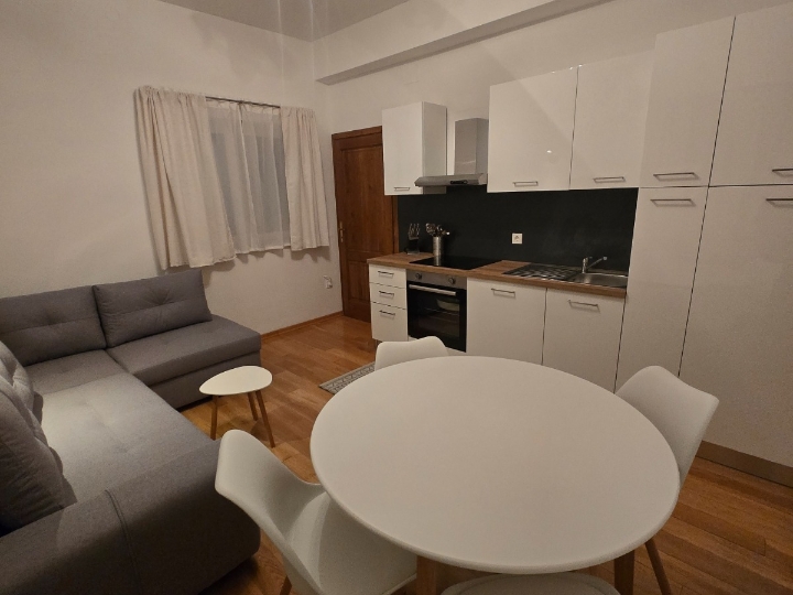 Iznajmljujem stan na Martinkovcu