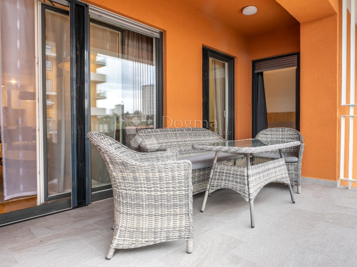 Kantrida, novogradnja luksuzan 2S+DB