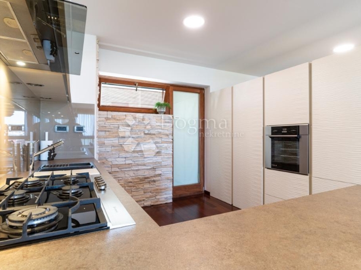 Rovinj - predivan luksuzni stan na odličnoj lokaciji