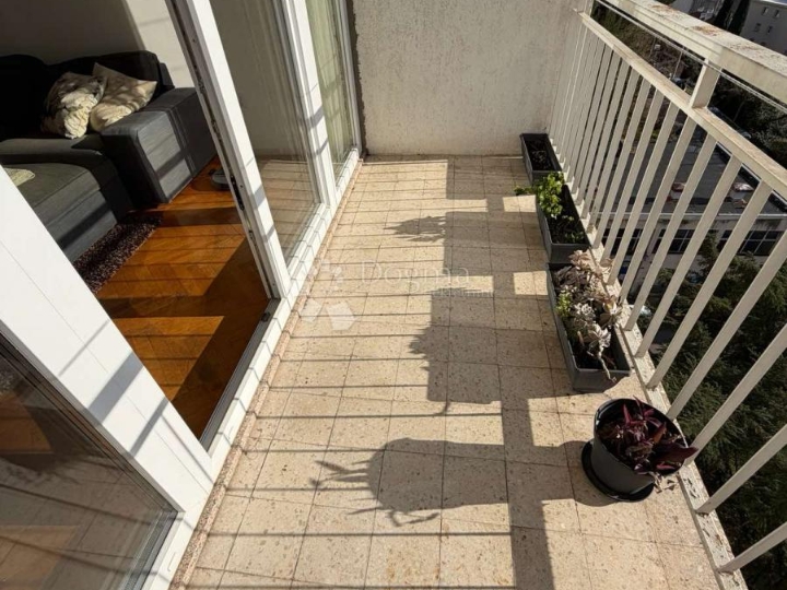 Rijeka, Rastočine, komforan stan 81 m2, balkon, jug, lift