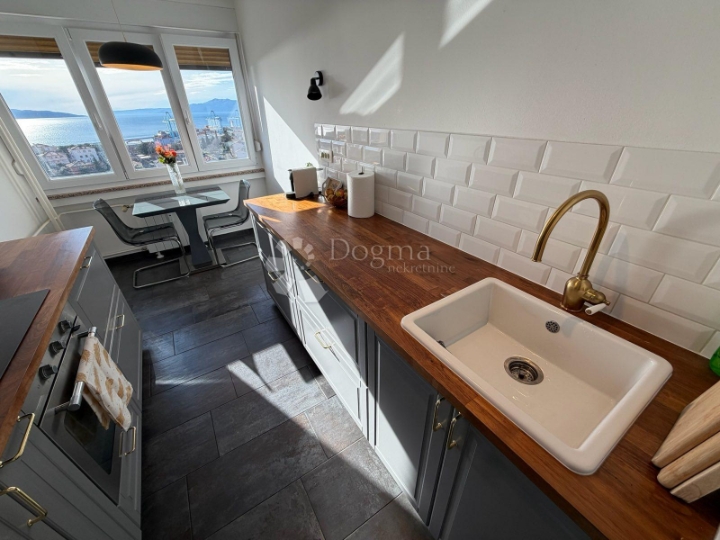 Rijeka, Rastočine, komforan stan 81 m2, balkon, jug, lift