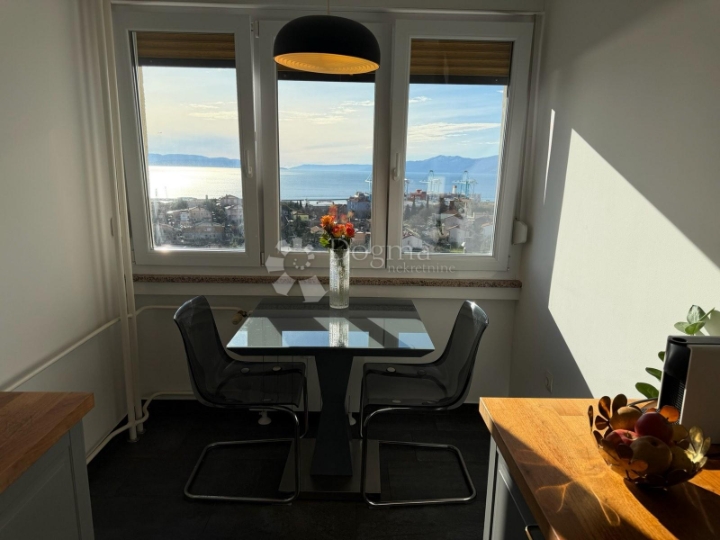 Rijeka, Rastočine, komforan stan 81 m2, balkon, jug, lift