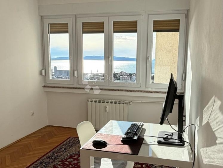Rijeka, Rastočine, komforan stan 81 m2, balkon, jug, lift