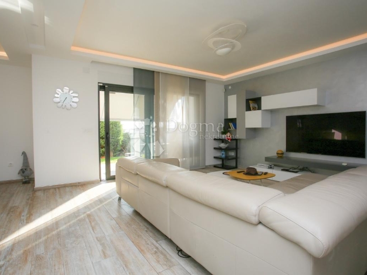 Predivan stan za najam - Kostrena