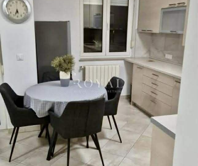 Iznajmljuje se stan na Hostima