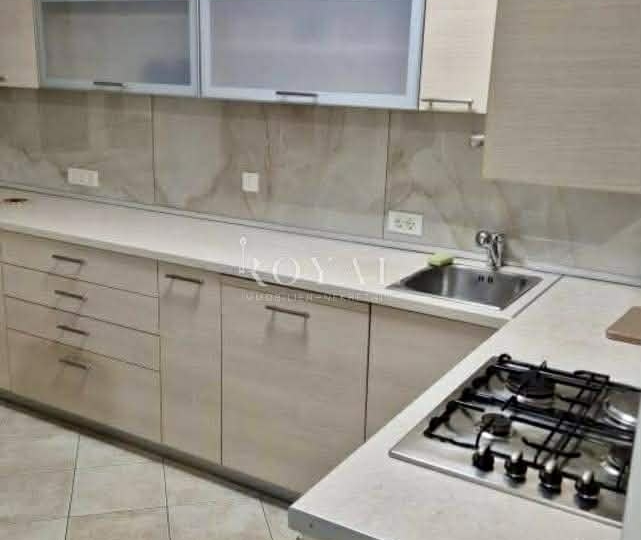 Iznajmljuje se stan na Hostima