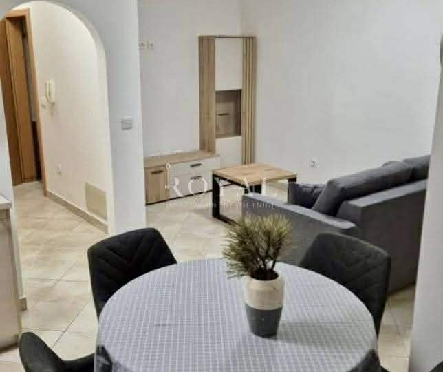 Iznajmljuje se stan na Hostima