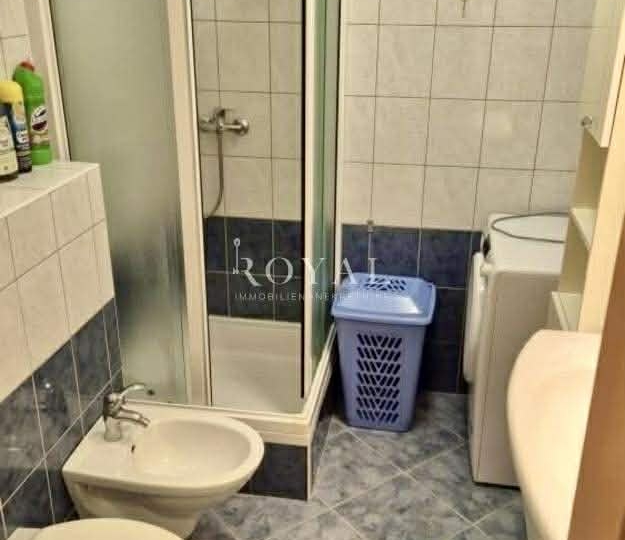 Iznajmljuje se stan na Hostima