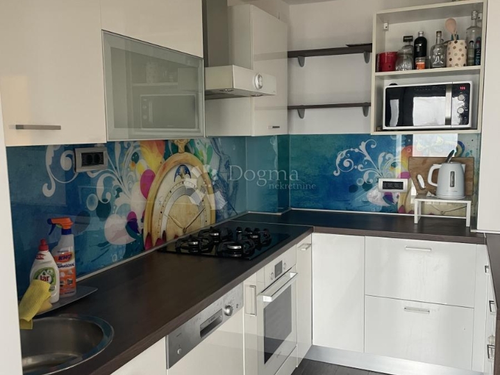 Odličan 2S+DB stan na popularnoj lokaciji