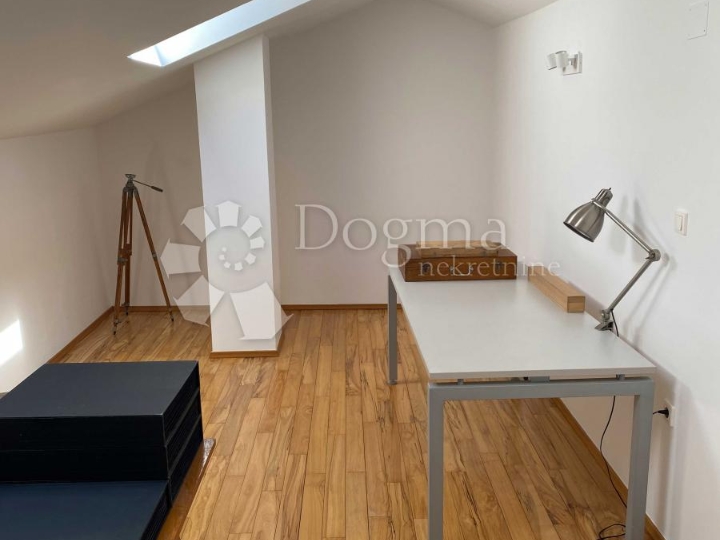 Sniženo!!! Dizajnerski stan na neponovljivoj lokaciji