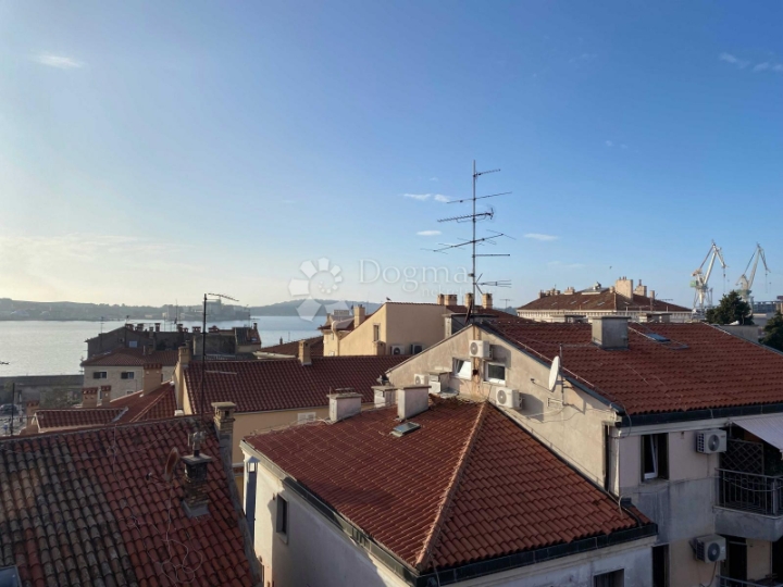 Sniženo!!! Dizajnerski stan na neponovljivoj lokaciji