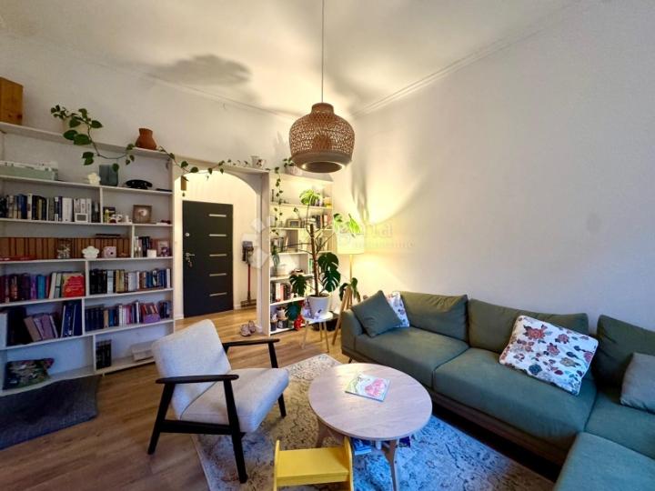 Renovirani austrougraski stan, top lokacija - 81,14m2