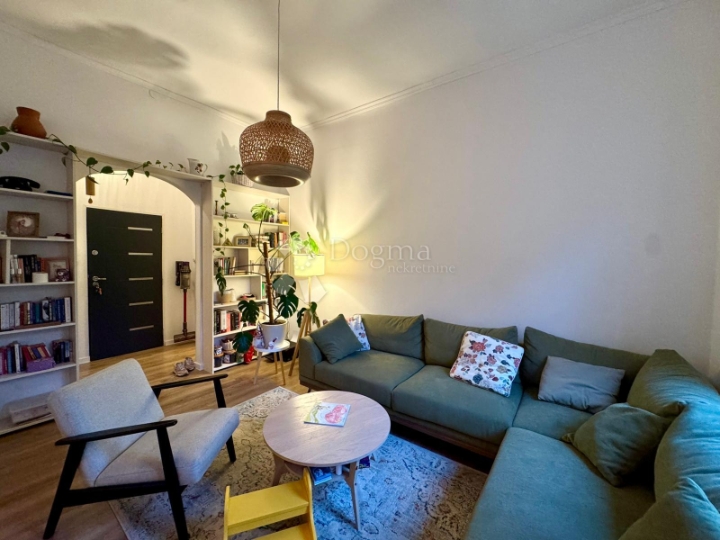 Renovirani austrougraski stan, top lokacija - 81,14m2