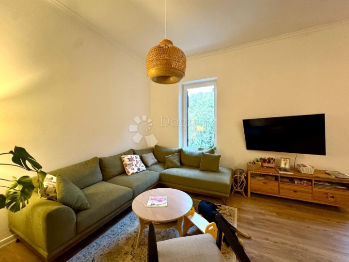 Renovirani austrougraski stan, top lokacija - 81,14m2