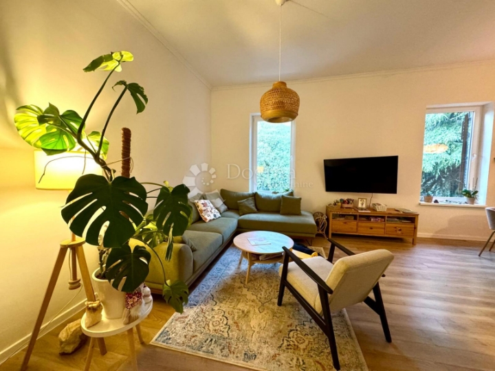 Renovirani austrougraski stan, top lokacija - 81,14m2