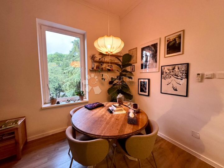 Renovirani austrougraski stan, top lokacija - 81,14m2