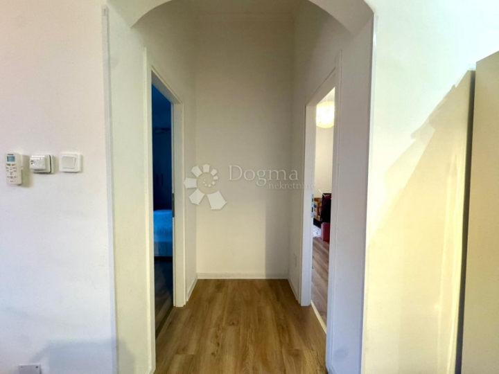 Renovirani austrougraski stan, top lokacija - 81,14m2