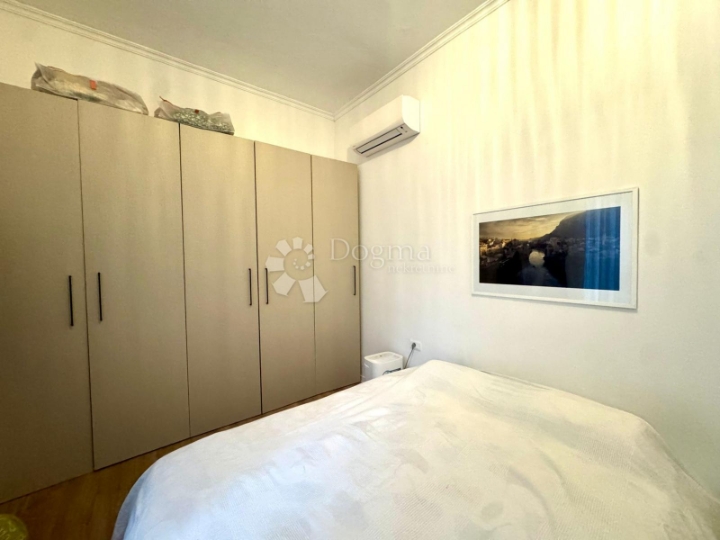 Renovirani austrougraski stan, top lokacija - 81,14m2