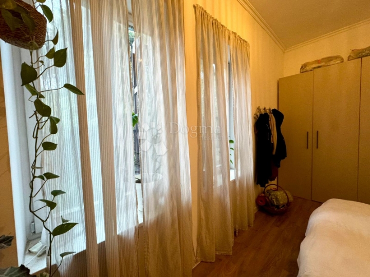 Renovirani austrougraski stan, top lokacija - 81,14m2